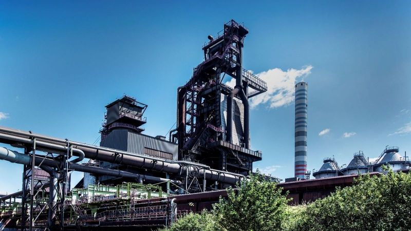 Auf dem Bild ist der Hochofen 9 der Thyssenkrupp Steel Europe AG in Duisburg zu sehen.