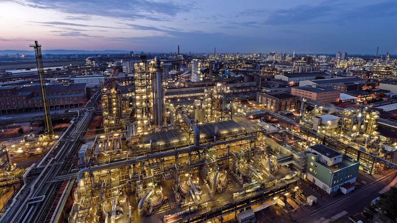 Von der weiterentwickelten Synthesegasproduktion am BASF-Standort Ludwigshafen könnte auch der deutsche Anlagenbau profitieren, indem er die umweltfreundliche Technologie weltweit vermarktet. 