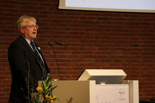 Dr. Hans-Christoph Wirth gab beim Kongress Einblicke in den Förderbereich Industrie und Gewerbe im Energieforschungsprogramm.